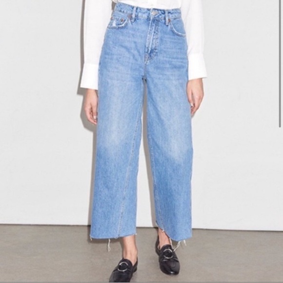 Topshop Denim - {Topshop} Moto Cropped Wide Leg Washed Denim Jeans | Raw Hem ~ Size W28